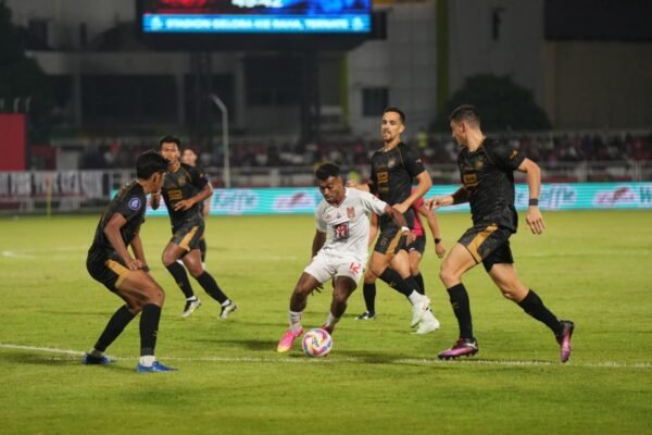 Berikut adalah beberapa alternatif judul berdasarkan permintaan Anda:

1. "PSIS Menyatakan Keterlambatan Gaji Bukan Pengaruh Hasil Pertandingan Melawan Malut United"
2. "PSIS Tegaskan Keterlambatan Gaji Tidak Ada Hubungannya dengan Pertandingan Melawan Malut United"
3. "PSIS: Hasil Melawan Malut United Tidak Terkait dengan Masalah Keterlambatan Gaji"
4. "PSIS Enggan Mengaitkan Keterlambatan Gaji dengan Hasil Pertandingan Melawan Malut United"
5. "Keterlambatan Gaji di PSIS Tak Ada Hubungannya dengan Hasil Pertandingan Melawan Malut United"

Semoga salah satu judul di atas sesuai dengan yang Anda cari!