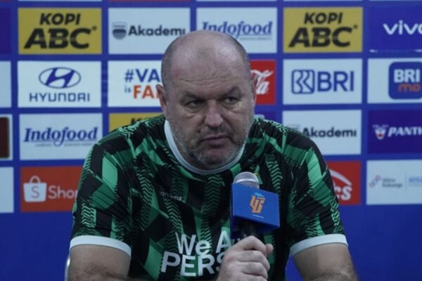Bojan Hodak: Persib Bandung Akan Menghadapi Tantangan Besar Melawan PSS Sleman