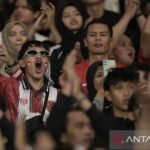 Tentu! Berikut adalah alternatif judul untuk "God Bless dan Judika Bakar Semangat Penggemar Indonesia":

1. "Semangat Berkobar: God Bless dan Judika Menggugah Cinta Musik Indonesia"
2. "Energi Luar Biasa: God Bless dan Judika Bangkitkan Semangat Penggemar di Tanah Air"
3. "Bakar Semangat! God Bless dan Judika Satukan Hati Penggemar Indonesia"
4. "Katalis Semangat: penampilan God Bless dan Judika Memikat Penggemar di Indonesia"
5. "God Bless dan Judika: Duo Legendaris yang Memastikan Semangat Musik Tetap Hidup di Indonesia"

Semoga salah satu dari judul ini cocok!