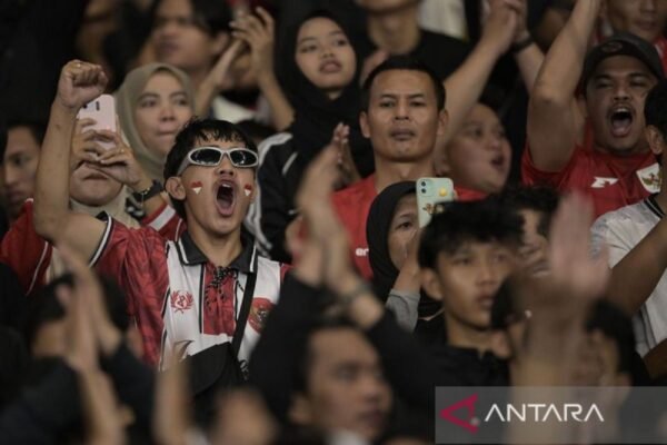 Tentu! Berikut adalah alternatif judul untuk "God Bless dan Judika Bakar Semangat Penggemar Indonesia":

1. "Semangat Berkobar: God Bless dan Judika Menggugah Cinta Musik Indonesia"
2. "Energi Luar Biasa: God Bless dan Judika Bangkitkan Semangat Penggemar di Tanah Air"
3. "Bakar Semangat! God Bless dan Judika Satukan Hati Penggemar Indonesia"
4. "Katalis Semangat: penampilan God Bless dan Judika Memikat Penggemar di Indonesia"
5. "God Bless dan Judika: Duo Legendaris yang Memastikan Semangat Musik Tetap Hidup di Indonesia"

Semoga salah satu dari judul ini cocok!