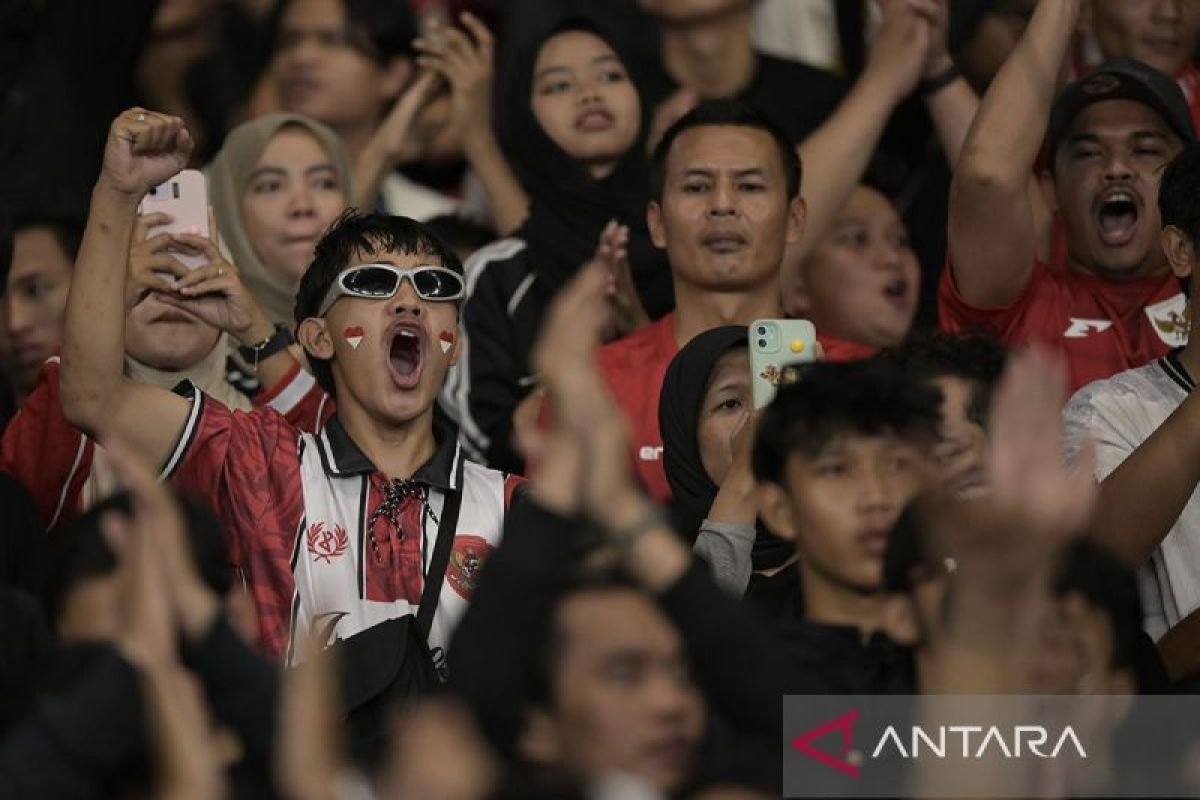 Tentu! Berikut adalah alternatif judul untuk "God Bless dan Judika Bakar Semangat Penggemar Indonesia":

1. "Semangat Berkobar: God Bless dan Judika Menggugah Cinta Musik Indonesia"
2. "Energi Luar Biasa: God Bless dan Judika Bangkitkan Semangat Penggemar di Tanah Air"
3. "Bakar Semangat! God Bless dan Judika Satukan Hati Penggemar Indonesia"
4. "Katalis Semangat: penampilan God Bless dan Judika Memikat Penggemar di Indonesia"
5. "God Bless dan Judika: Duo Legendaris yang Memastikan Semangat Musik Tetap Hidup di Indonesia"

Semoga salah satu dari judul ini cocok!