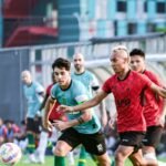 Berikut adalah beberapa alternatif judul untuk "Persik Optimalkan Tim dengan Uji Coba":

1. "Persik Maksimalkan Tim melalui Uji Coba"
2. "Persik Tingkatkan Kinerja Tim melalui Uji Coba"
3. "Persik Benahi Tim dengan Program Uji Coba"
4. "Persik Perkuat Tim melalui Serangkaian Uji Coba"
5. "Persik Lakukan Uji Coba untuk Optimalisasi Tim"
6. "Persik Siapkan Tim dengan Uji Coba Intensif"
7. "Persik Strategi Optimasi Tim lewat Uji Coba"
8. "Persik Uji Coba: Kunci untuk Tim yang Lebih Baik"

Silakan pilih yang paling sesuai atau dapatkan inspirasi untuk menciptakan judul yang lain!