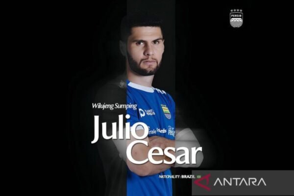 Persib Resmi Rekrut Julio Cesar Sebagai Bek Tengah Baru Persib Resmi Rekrut Julio Cesar Sebagai Bek Tengah Baru