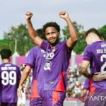 Tentu, berikut beberapa alternatif untuk judul "Player of the Match" untuk Williams Lugo:

1. "Bintang Pertandingan: Williams Lugo"
2. "Pemain Terbaik: Williams Lugo"
3. "Williams Lugo: Pahlawan Pertandingan"
4. "Sorotan Utama: Williams Lugo"
5. "Williams Lugo: Pemain Unggulan"
6. "Williams Lugo: Bintang Lapangan"
7. "Williams Lugo: Fokus Pertandingan"
8. "Kinerja Gemilang: Williams Lugo Terpilih Sebagai Pemain Terbaik"

Silakan pilih salah satu atau gunakan sebagai inspirasi!