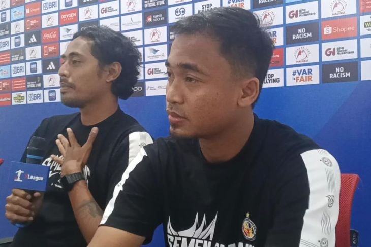 Here are some alternative titles for "Semen Padang optimistis curi poin di Ternate":

1. "Semen Padang Yakin Raih Poin di Ternate"
2. "Semen Padang Berharap Serap Poin di Ternate"
3. "Optimisme Semen Padang Meraih Poin di Ternate"
4. "Semen Padang Targetkan Poin di Ternate"
5. "Keyakinan Semen Padang untuk Ambil Poin di Ternate"
6. "Semen Padang Siap Curi Poin di Tanah Ternate"
7. "Semen Padang: Misi Poin di Ternate"
8. "Optimisme Semen Padang Menuju Ternate: Poin yang Diharapkan"
9. "Semen Padang Dapatkan Poin di Ternate: Keyakinan yang Kuat"
10. "Semen Padang Bersiap Curi Poin dari Ternate"

Feel free to choose or modify any of these suggestions!