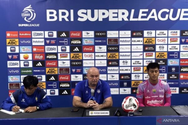 Hodak Memuji Performa Persib Bandung Setelah Kemenangan atas Borneo FC